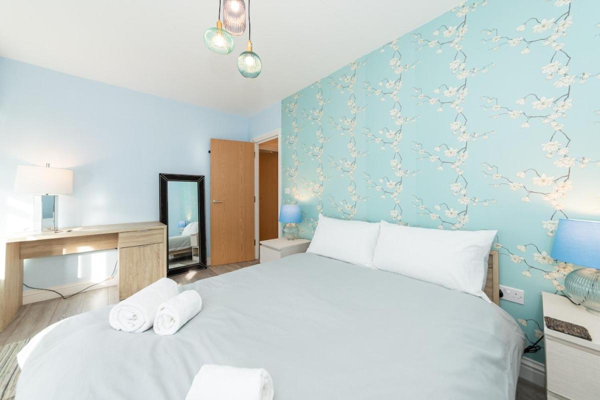 Large Groups 12 Beds Whole Building * Reading