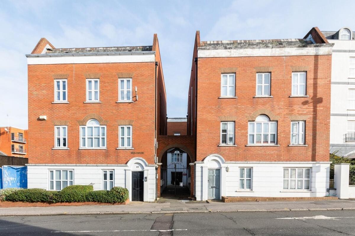 Large Groups 12 Beds Whole Building *