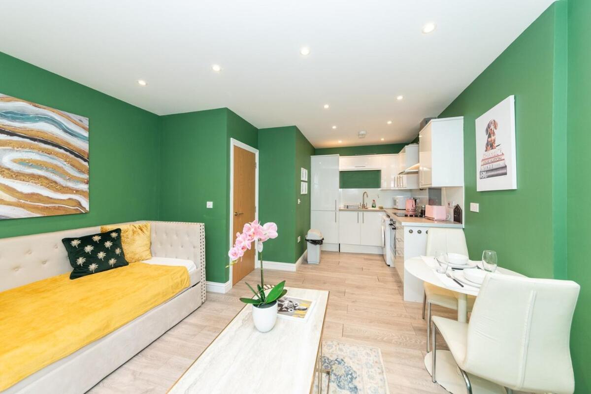 Large Groups 12 Beds Whole Building Holiday home