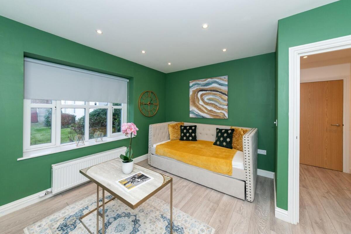 Holiday home Large Groups 12 Beds Whole Building *